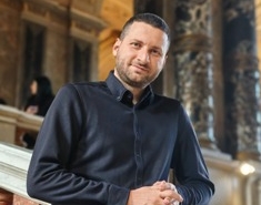 Αδαμαντιος Πονηρος